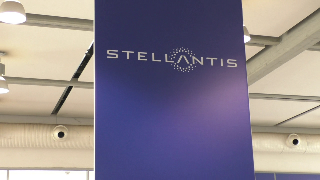 Mirafiori riparte: la 500 ibrida e la nuova palazzina